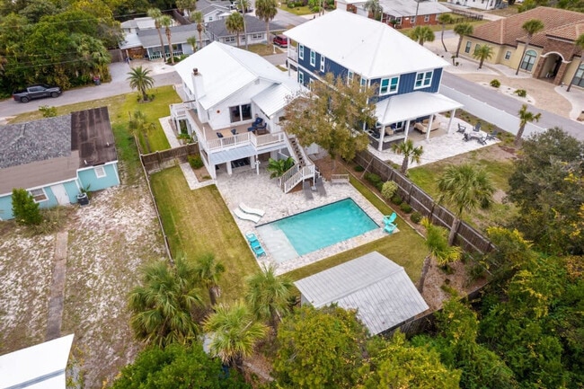 Building Photo - 501 Dolphin St