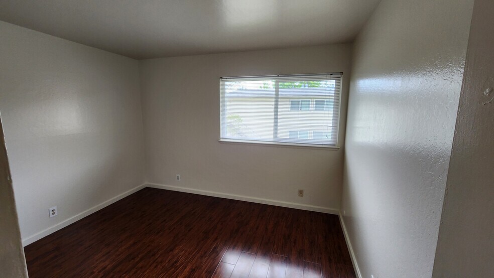 Building Photo - 4061 Park Center Ln