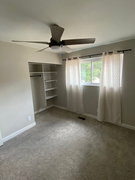 Building Photo - 640 S Sunset Dr