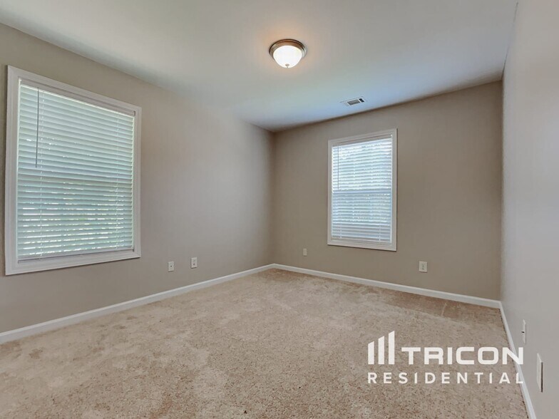 Building Photo - 3540 Stoney Creek Way
