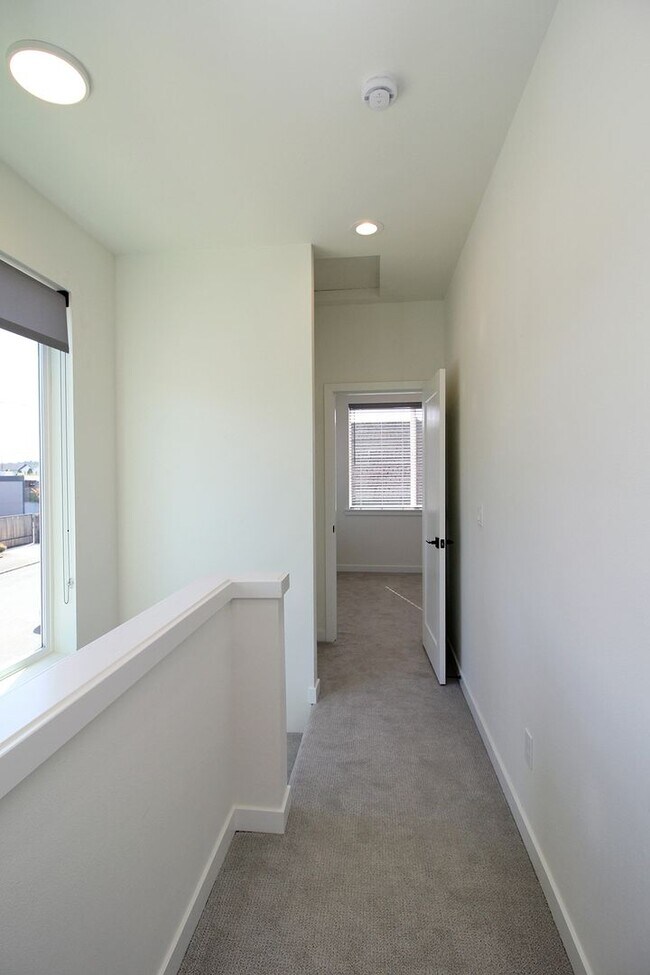Building Photo - 5725 S Kelly Ave