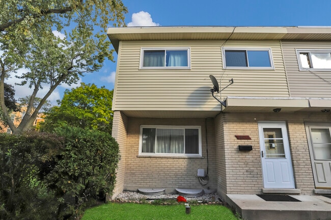 Building Photo - 4843 Elm St