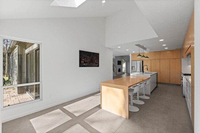 Building Photo - 2703 Crossvine Cir