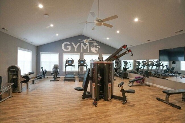 Building Photo - Marketing title- 4 bedroom/ 3 bathrooms- The Promenade at John Tyler