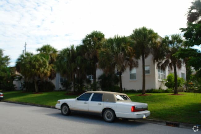 Building Photo - 432 Armada Rd S