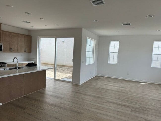 Building Photo - 13885 Sedum Ln