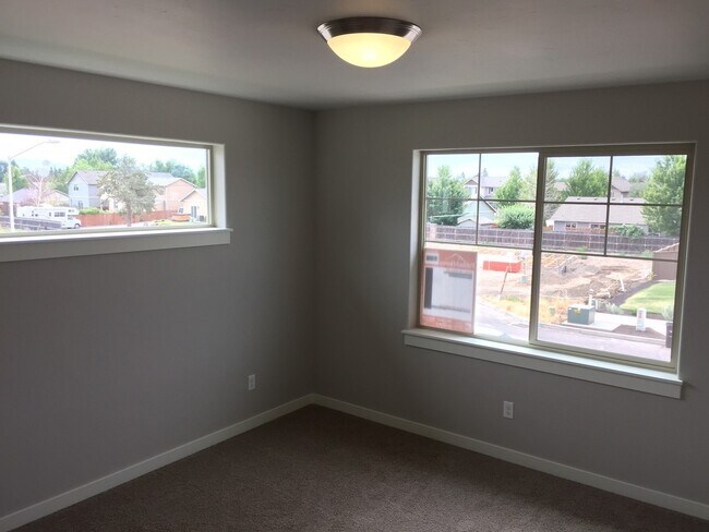 Building Photo - 3035 SW Black Butte Ln