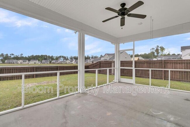 Building Photo - 450 Carrara Dr
