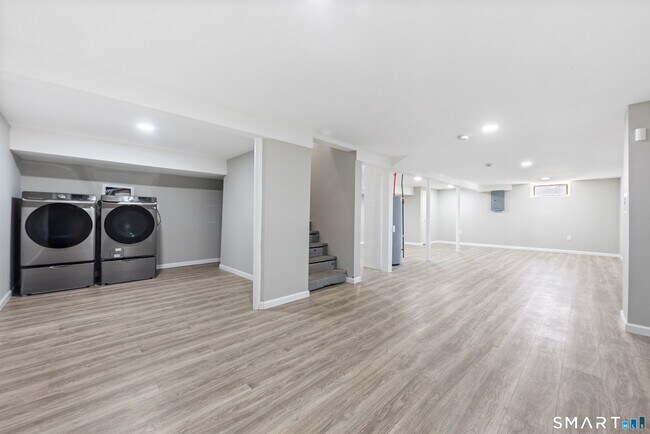 Building Photo - 130 D'Eramo Pl