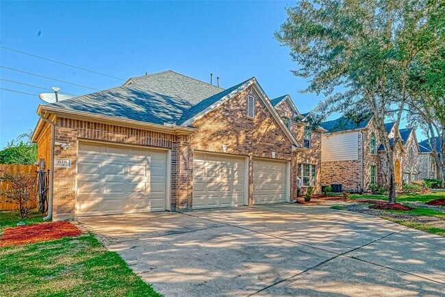 Primary Photo - 618 Silver Creek Cir