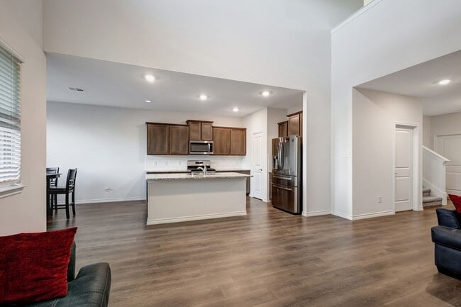 Building Photo - 1007 Hitchin Post Way