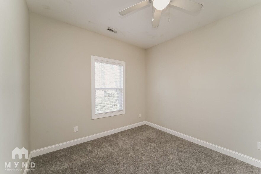 Building Photo - 2112 Middale St