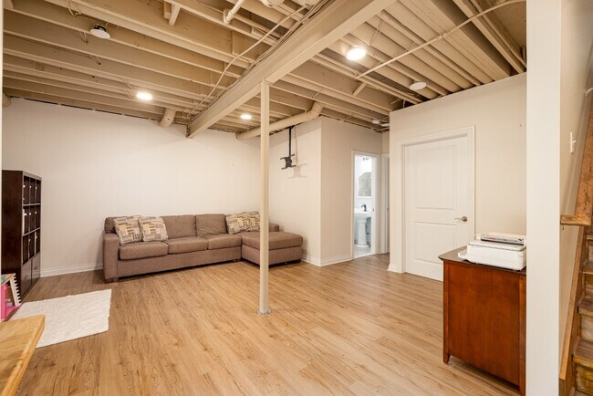 Building Photo - 407 W Bennett St