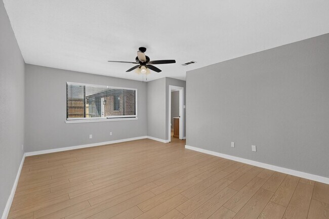Building Photo - 3701 University Dr