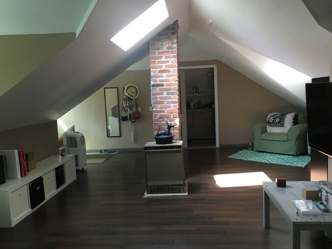 Building Photo - 179 Whitman Ave