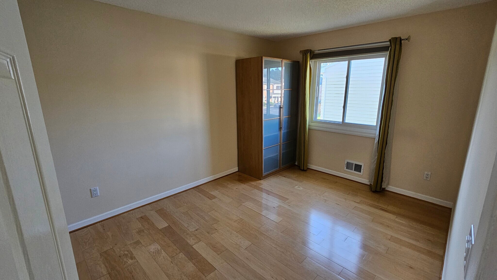 2nd bedroom - 539 French Rd