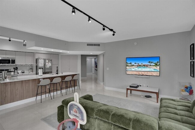 Building Photo - 20000 E Country Club Dr