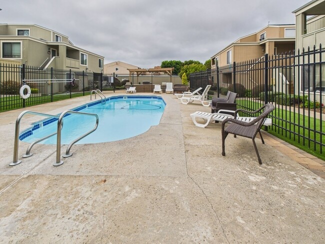 Building Photo - Private 1 bedroom condo at Cypress Park