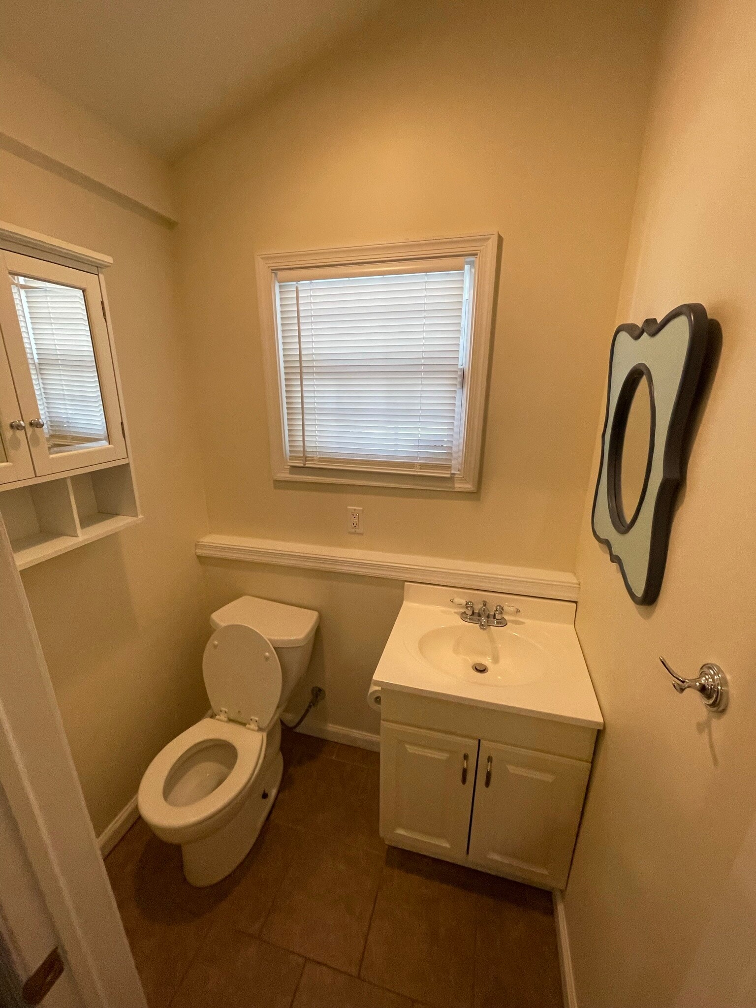 1/2 Bath (1st Floor) - 825 Ardmore Ave