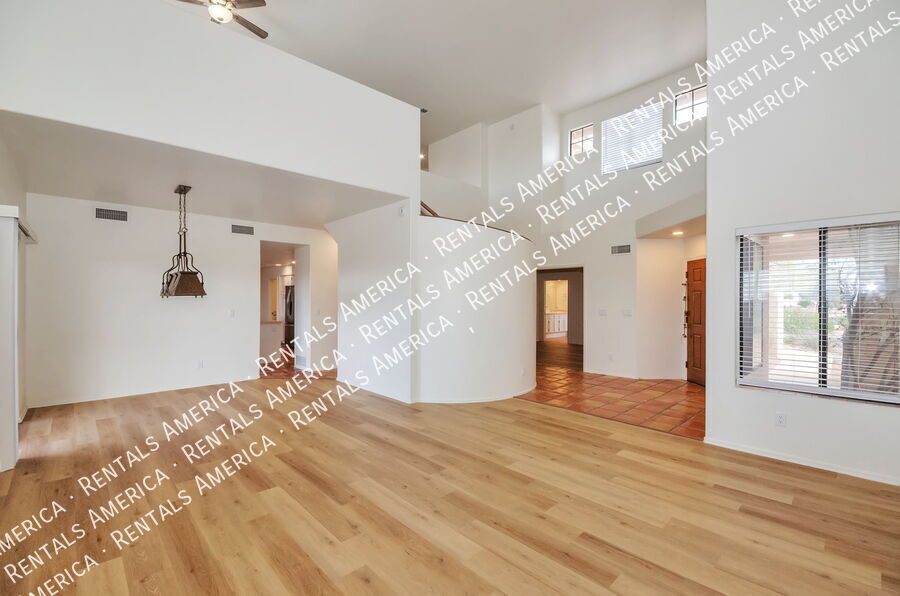 Building Photo - 1150 W Masters Cir