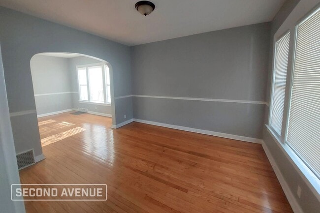 Building Photo - 10743 S Prairie Ave