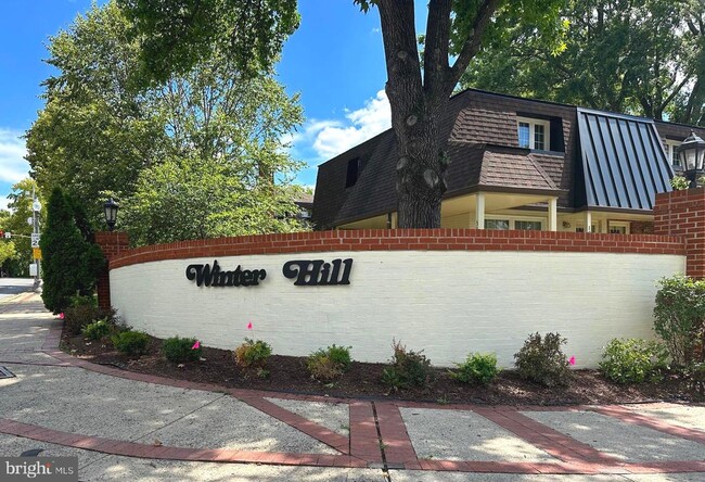 Building Photo - 411 Hampton Ct