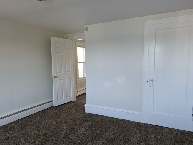 Building Photo - 171 E Ridge st