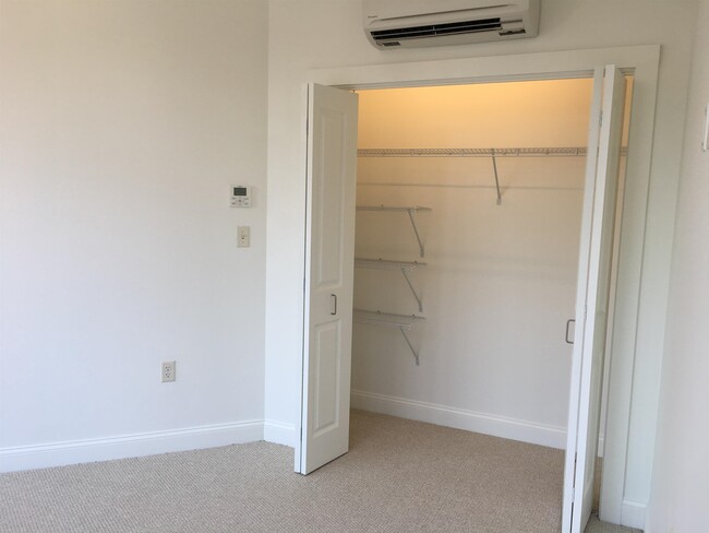 Building Photo - 875 Elm St