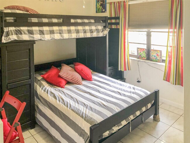 Building Photo - 5614 Hammock Ln