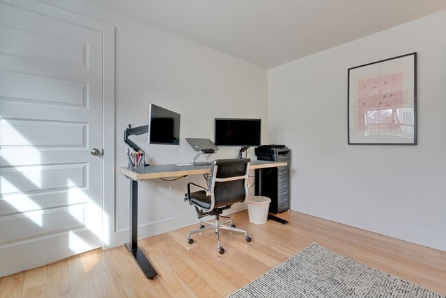 Building Photo - Stunning 4 Bed 2.5 Bath Steps from Willards Beach UNFURNISHED