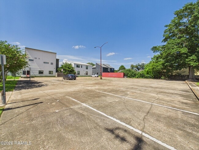 Building Photo - 1120 S Washington St