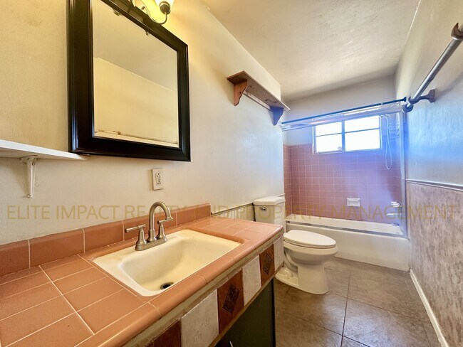 Building Photo - 5962 E 25th St