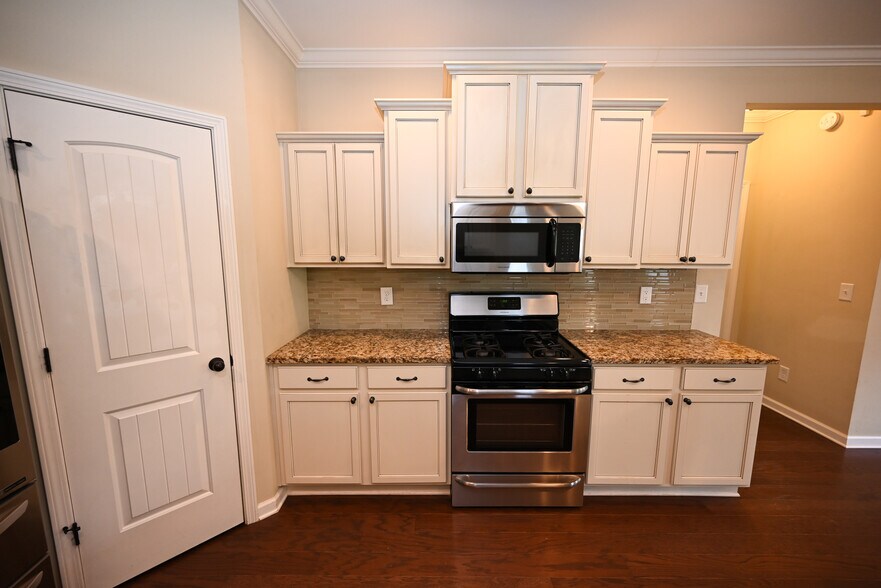 Building Photo - 2050 Covey Dr