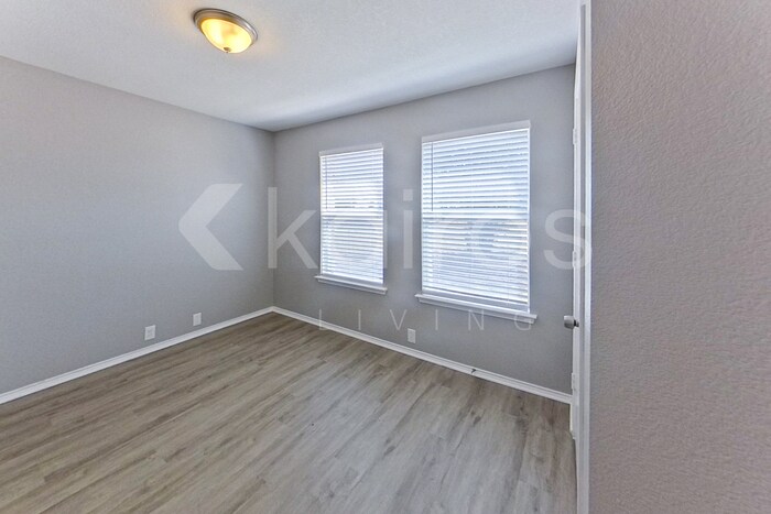 Building Photo - 1401 Alpine Dr