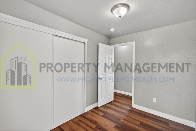 Building Photo - 3647 18th Ave