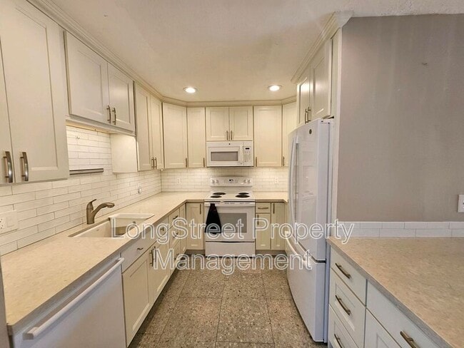 Building Photo - 12612 NE Prescott Dr