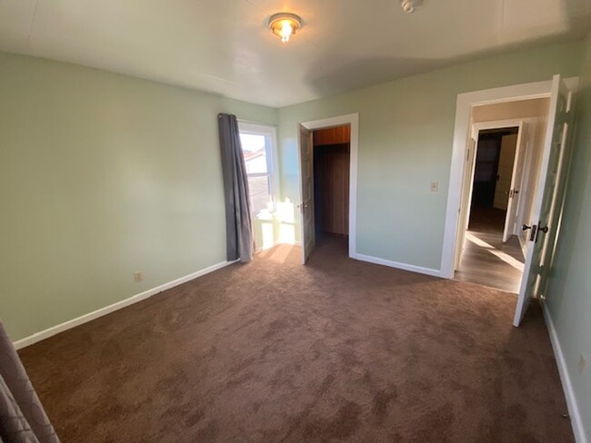 Building Photo - Henderson Center house for rent!  2/1 full...