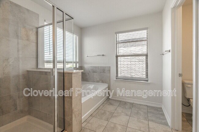 Building Photo - 308 Rustic Springs