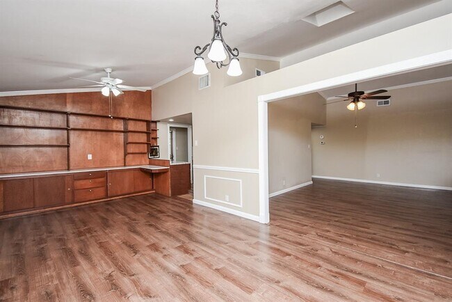 Building Photo - 6513 Neff St