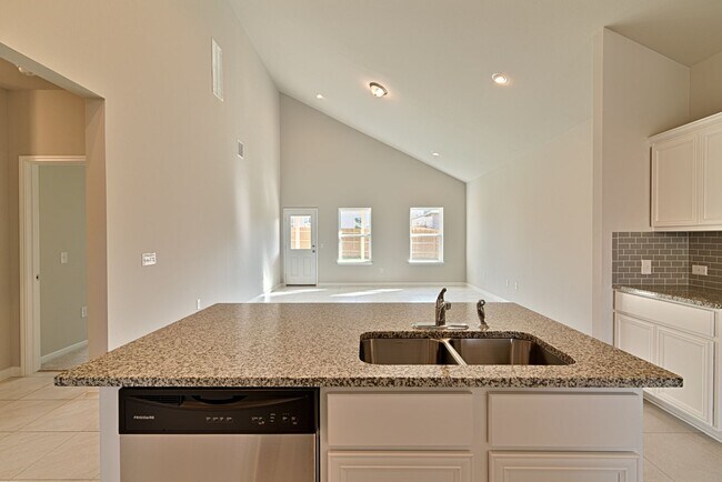 Building Photo - 6601 Loretta White Ln