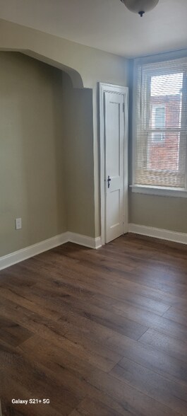 Building Photo - 207 W Laveer St