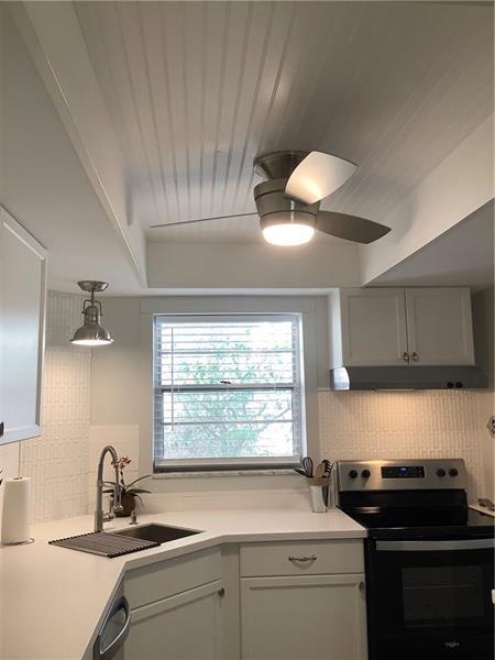 Building Photo - 18081 SE Country Club Dr