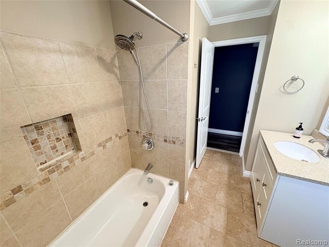 Building Photo - 1341 Catalpa Dr