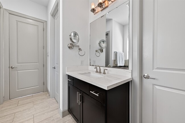 Building Photo - 1621 Rosewood St