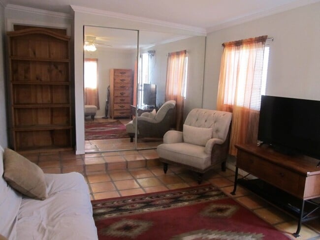 Building Photo - Large Studio with extra room and washer dryer