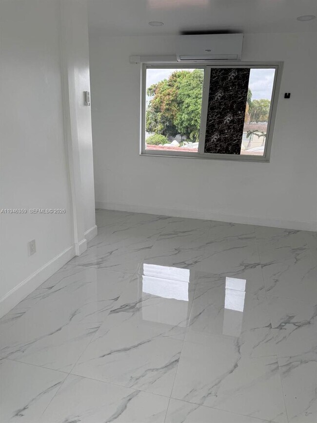 Building Photo - 730 Curtiss Dr