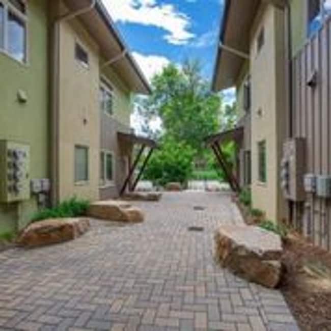 Building Photo - 712 W Laurel St