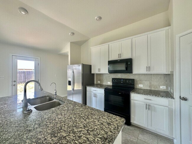 Building Photo - 3 Bed 2 Bath in Kyle Tx