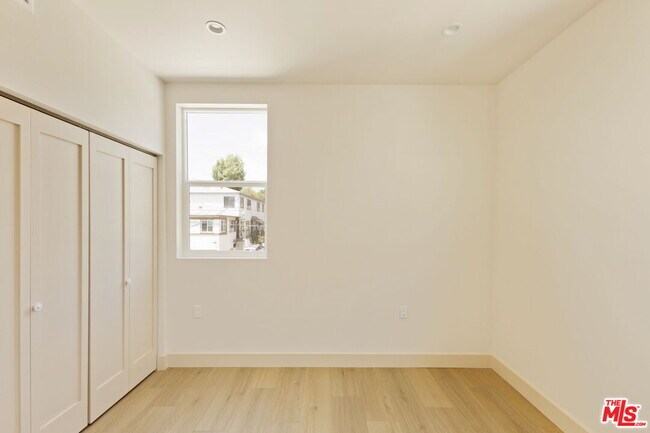 Building Photo - 738 N Vendome St