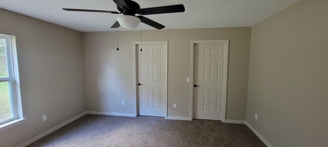 Building Photo - 3/2 Home No HOA Located In Ocala